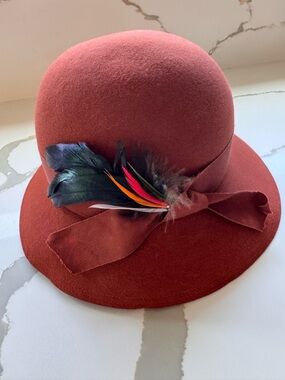 Vintage Style Wool-Feel Cloche Hat Rust Feather Detail - AS IS